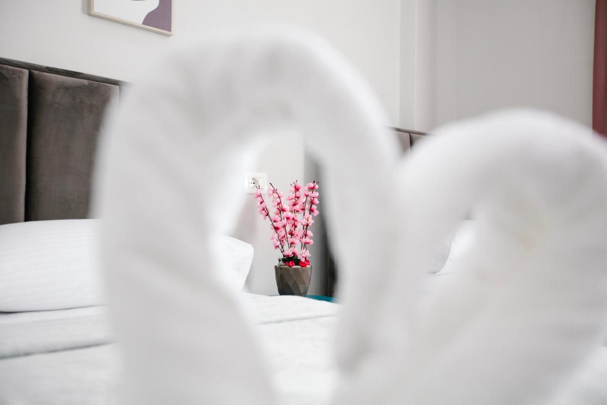 Andor Luxury Hotel & Duplex Kryemedhej ภายนอก รูปภาพ